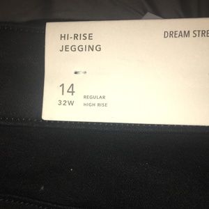 New with tags -AMERICAN EAGLE Women’s Jegging Jeans Sz14